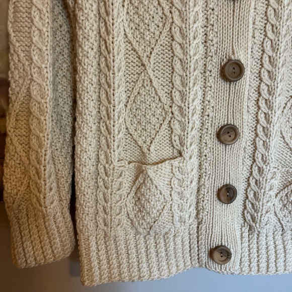 Pristine Vintage Irish Hand-knit Wool Cardigan Wood Buttons M - Picture 3 of 5